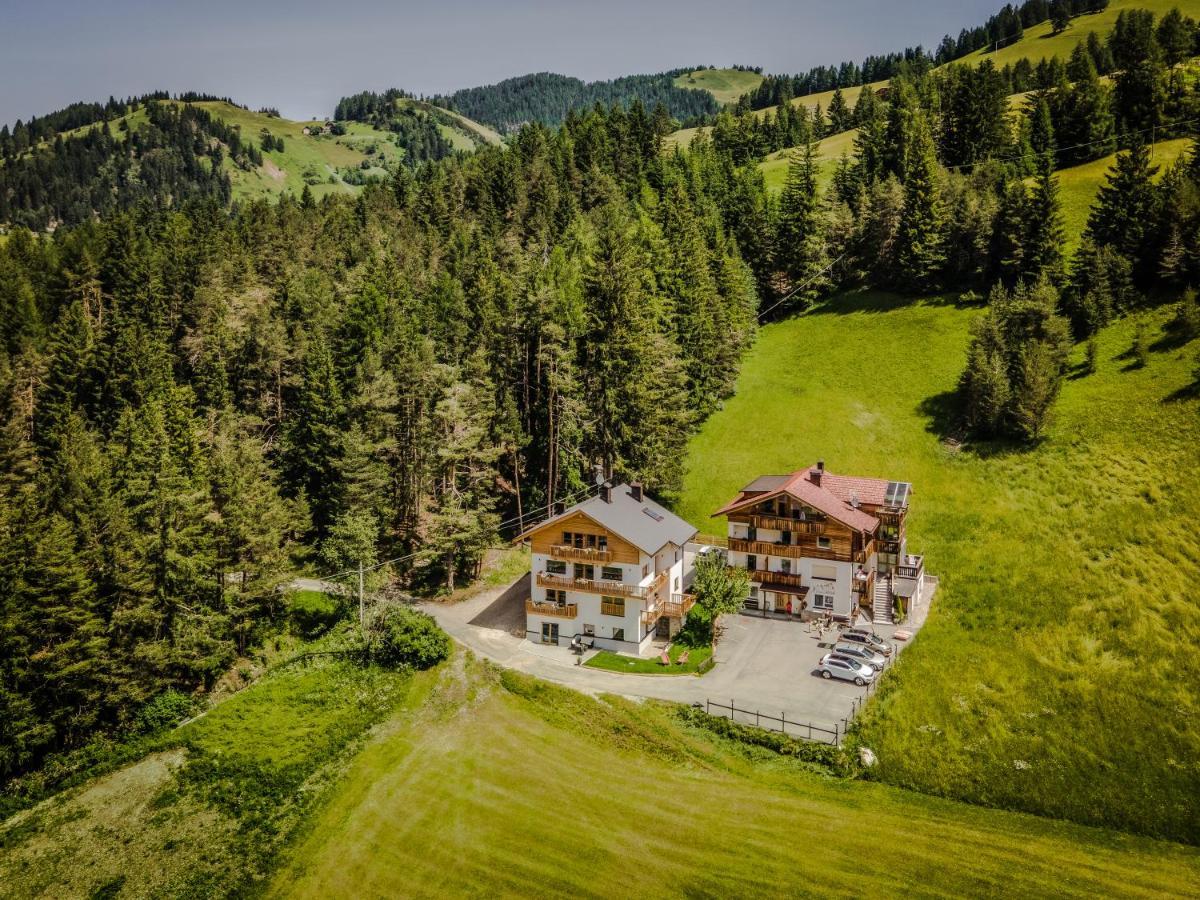 Niciora Apartment Бадия Екстериор снимка